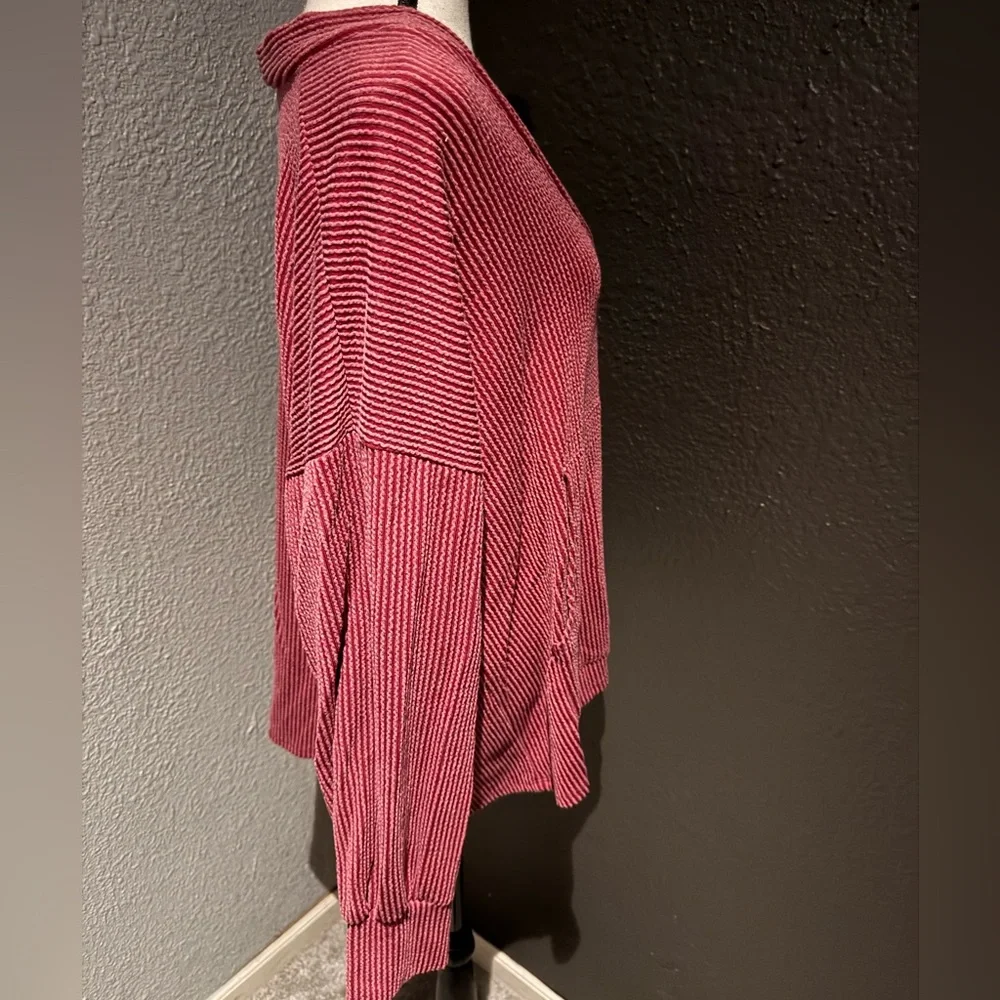 7th Ray Red Ribbed Cardigan - Picture 3 of 6